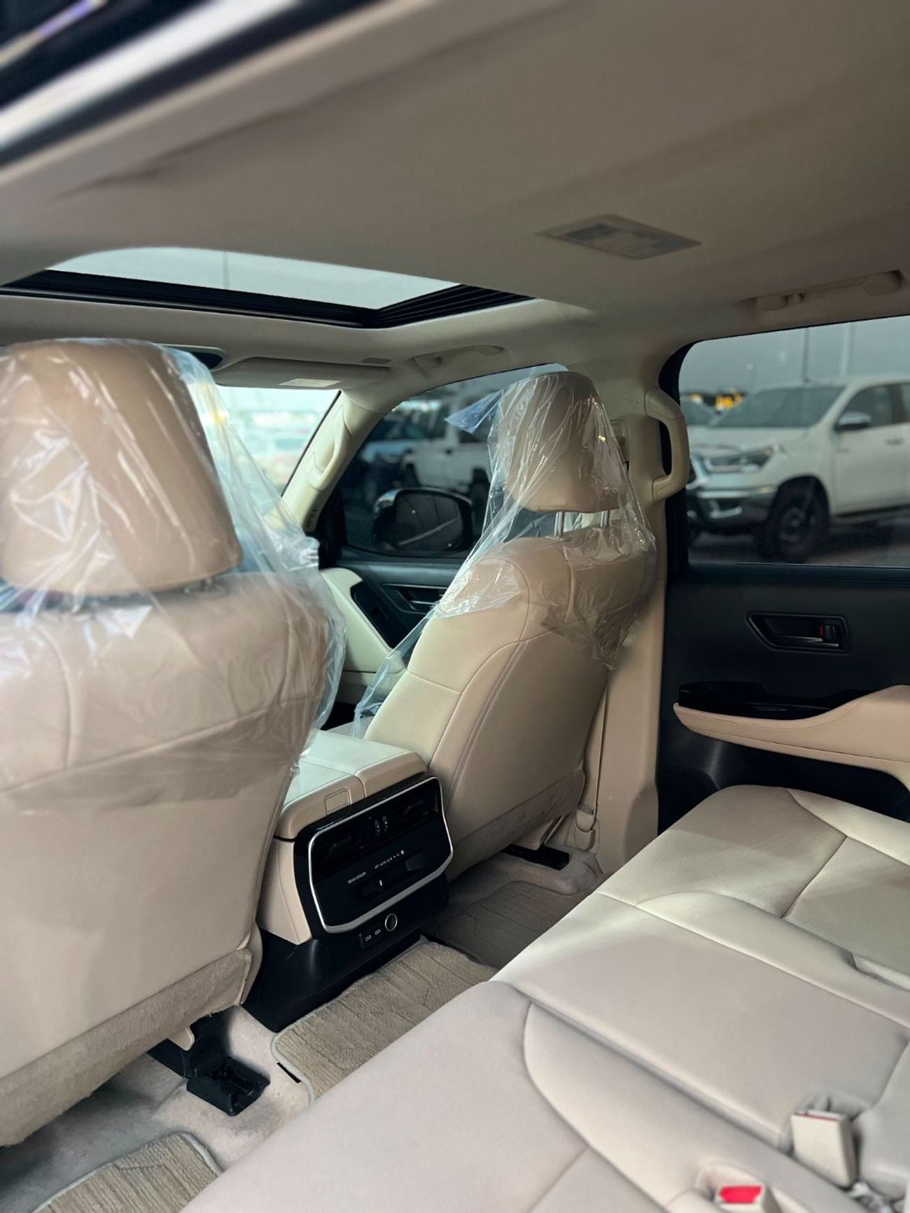 تويوتا لاند كروزر GXR 2022MODEL 4.0L v6 petrol Engine Colour Black push start Transmission Automatic Interior.Begie leathe