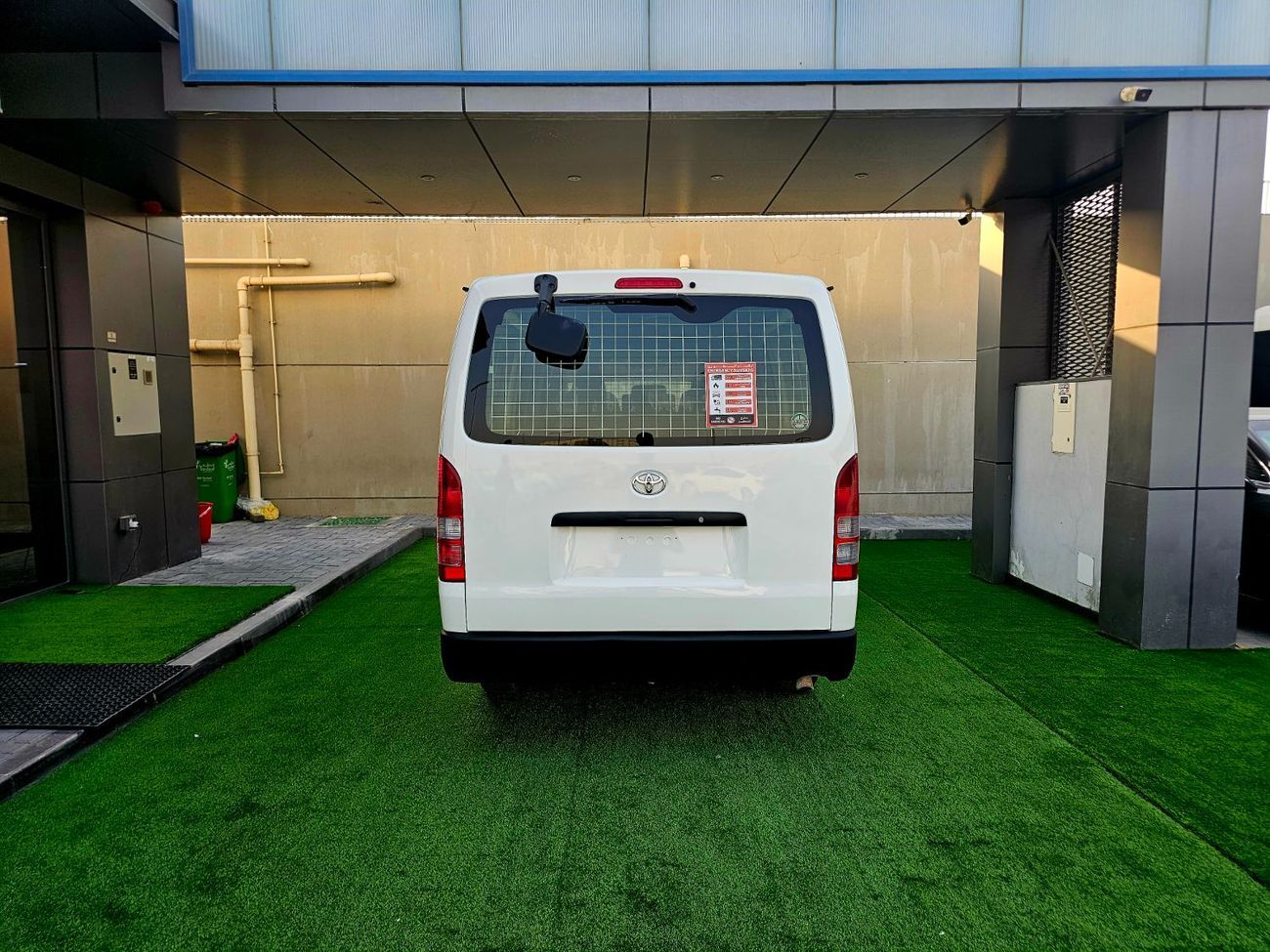 تويوتا هاياس CARGO / GCC / PETROL / MANUAL / STANDARD ROOF/ LOT#124282