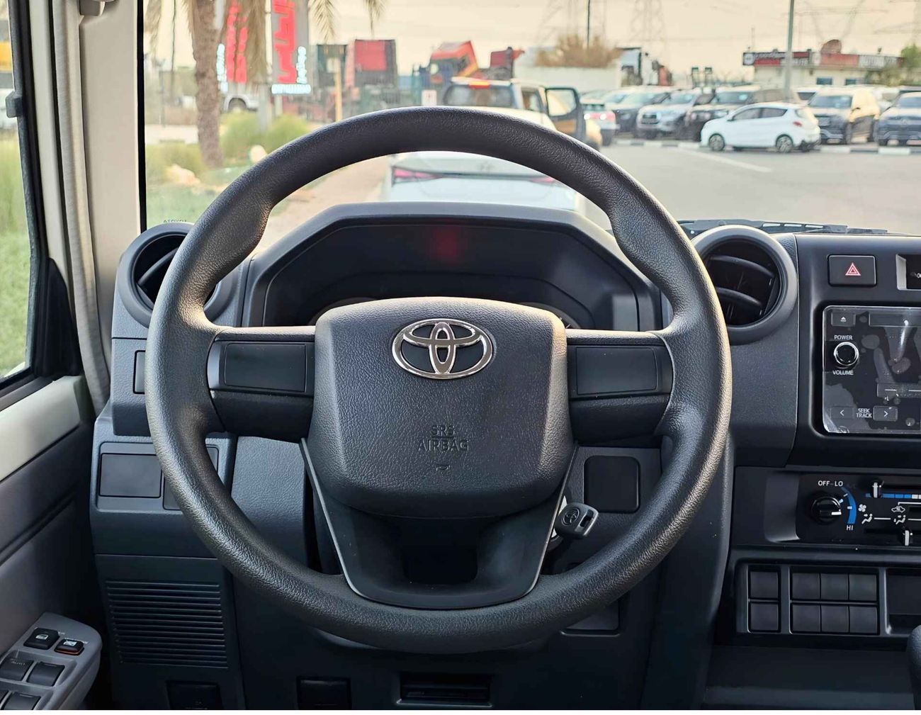 تويوتا لاند كروزر 70 LC76 / V6 / 4.2L DIESEL / M/T / POWER WINDOWS WITH LEATHER/ 4WD (CODE # 68037)