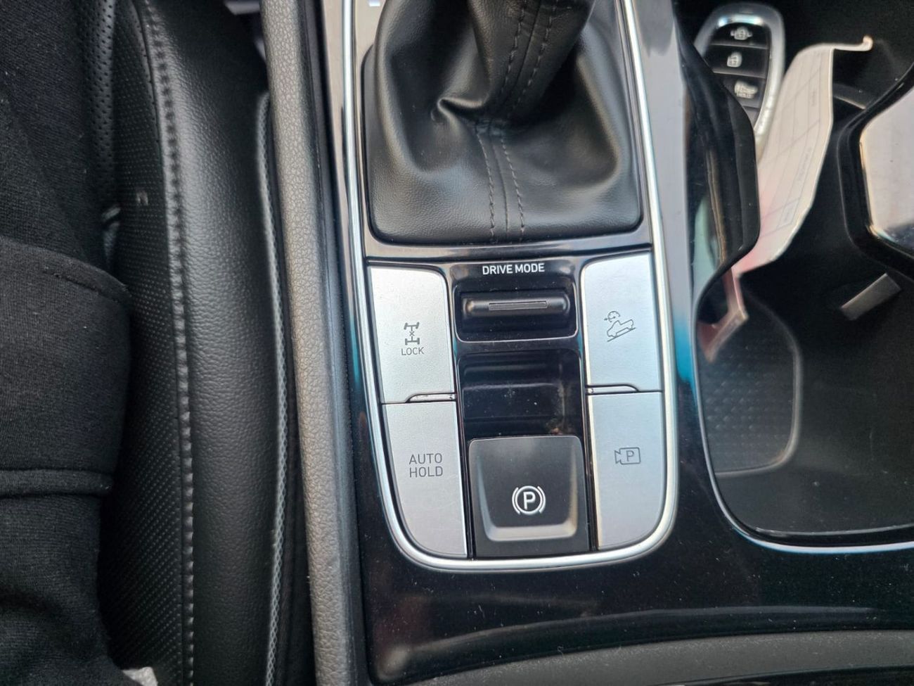 Hyundai Santa Cruz 2.5 Turbo engine 4x4 , sunroof , 360 cameraa and original leather seats