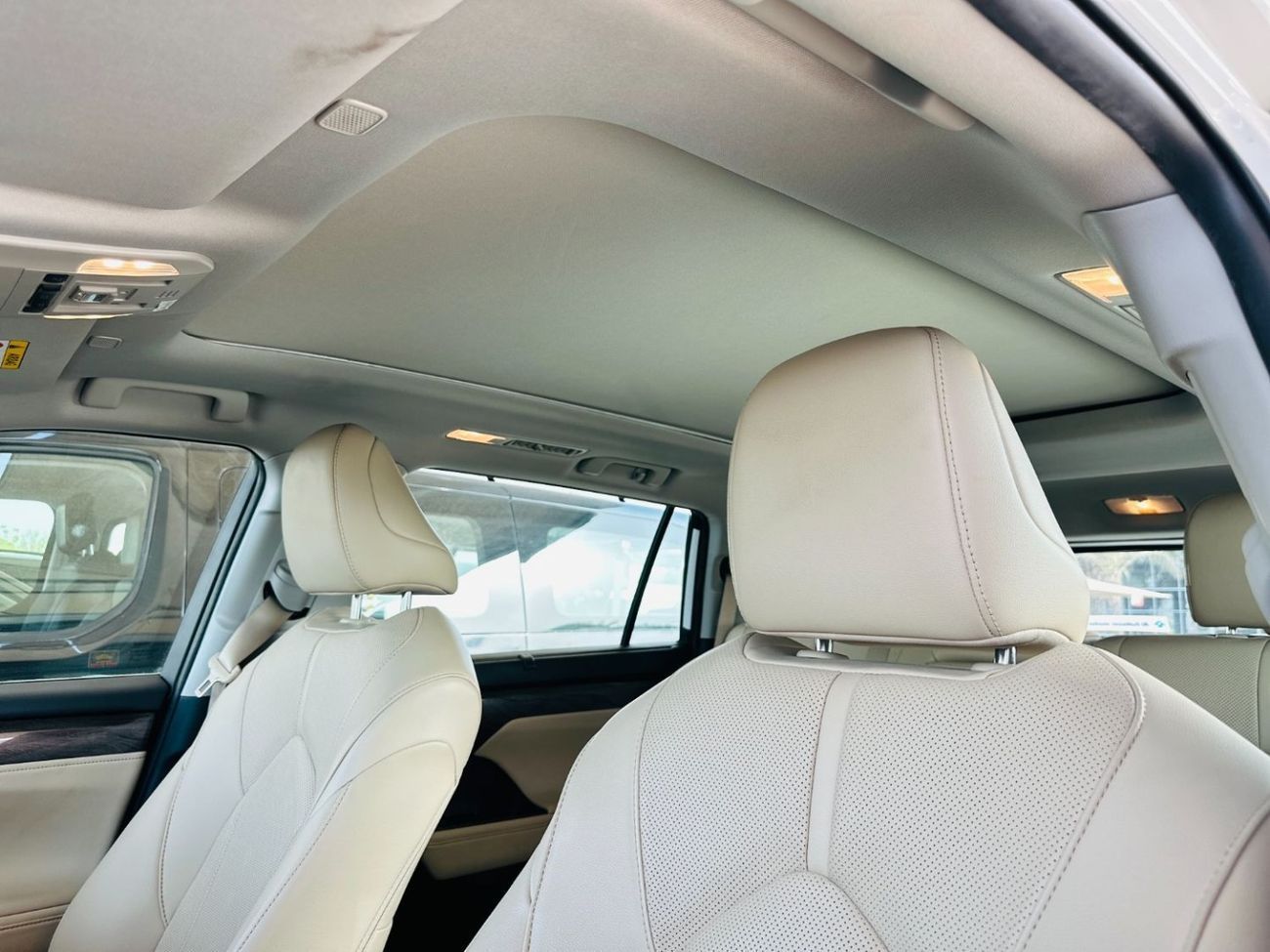 تويوتا هايلاندر 2023 Toyota Highlander VXR - White inside Beige
