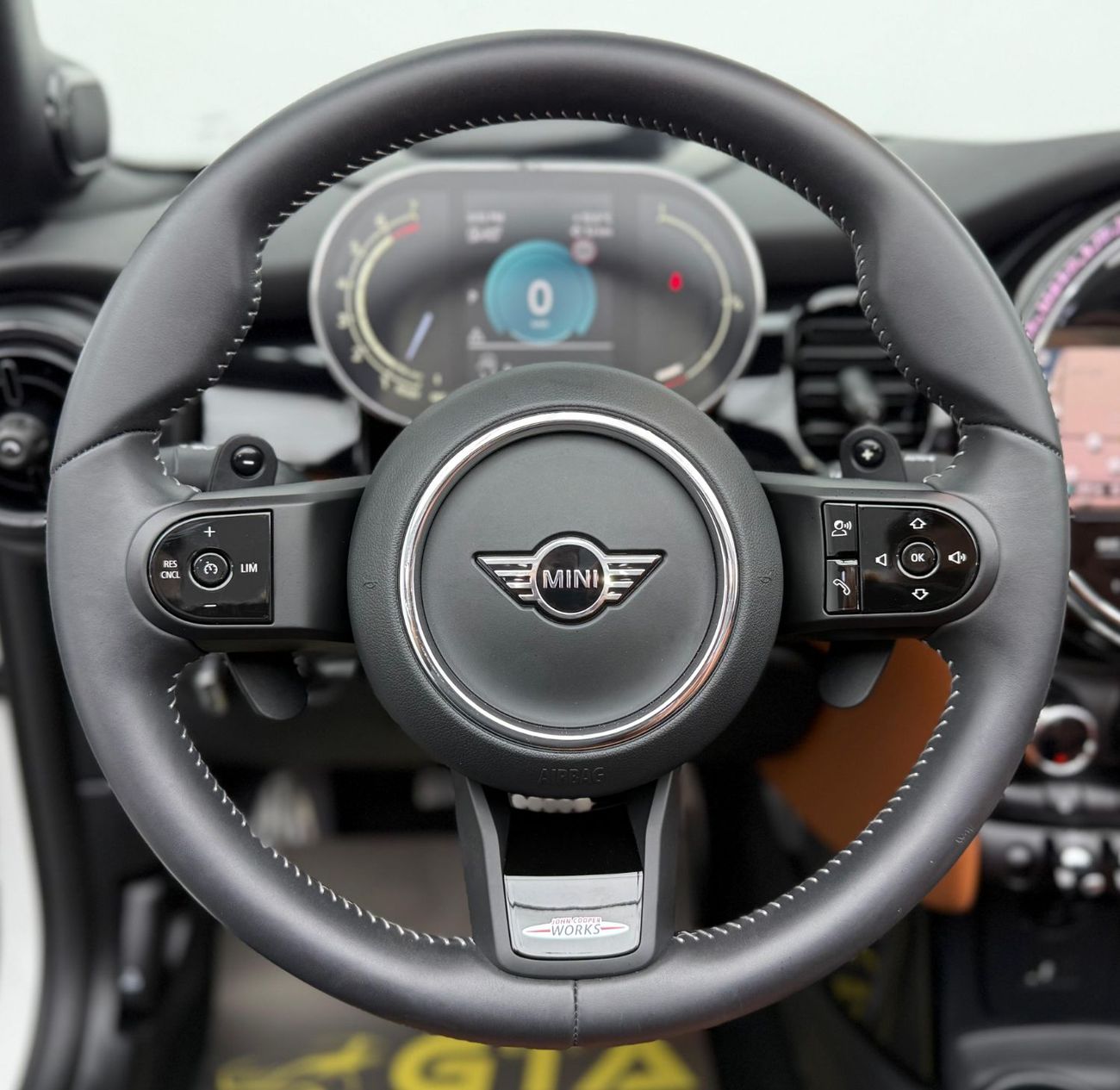 ميني كوبر إس 2024 Mini Cooper S JCW Kit, 2027 Mini Warranty + Service Pack, Excellent Condition, GCC