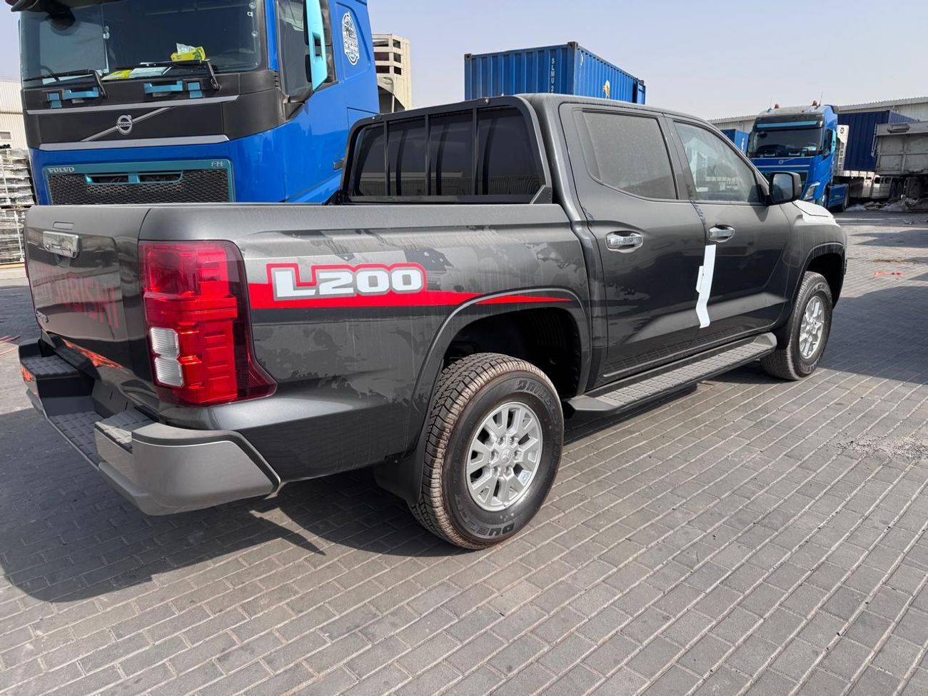 Mitsubishi L200 MITSUBISHI L200 Petrol Double Cabin 4WD 5MT 2.5L GLX -FULL OPTION_Grey
