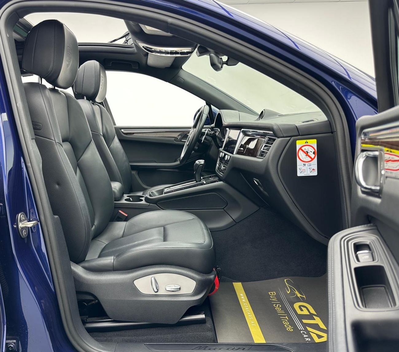 Porsche Macan STD 2023 Porsche Macan, 1 Year Unlimited Km Warranty, Full Porsche Service History, GCC