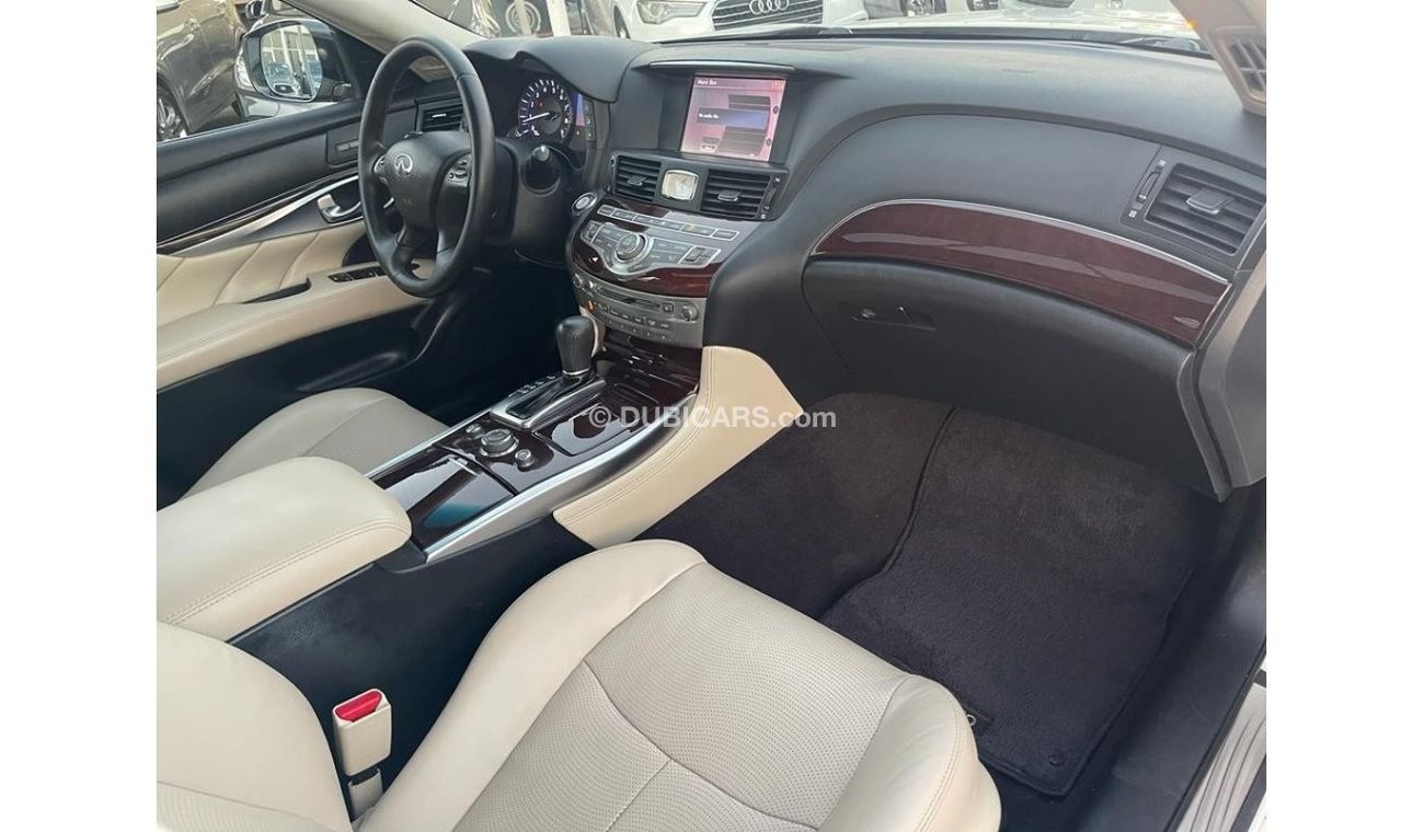 Infiniti Q70 Luxury Infiniti Q70_Gcc_2017_Excellent_Condition _Full option