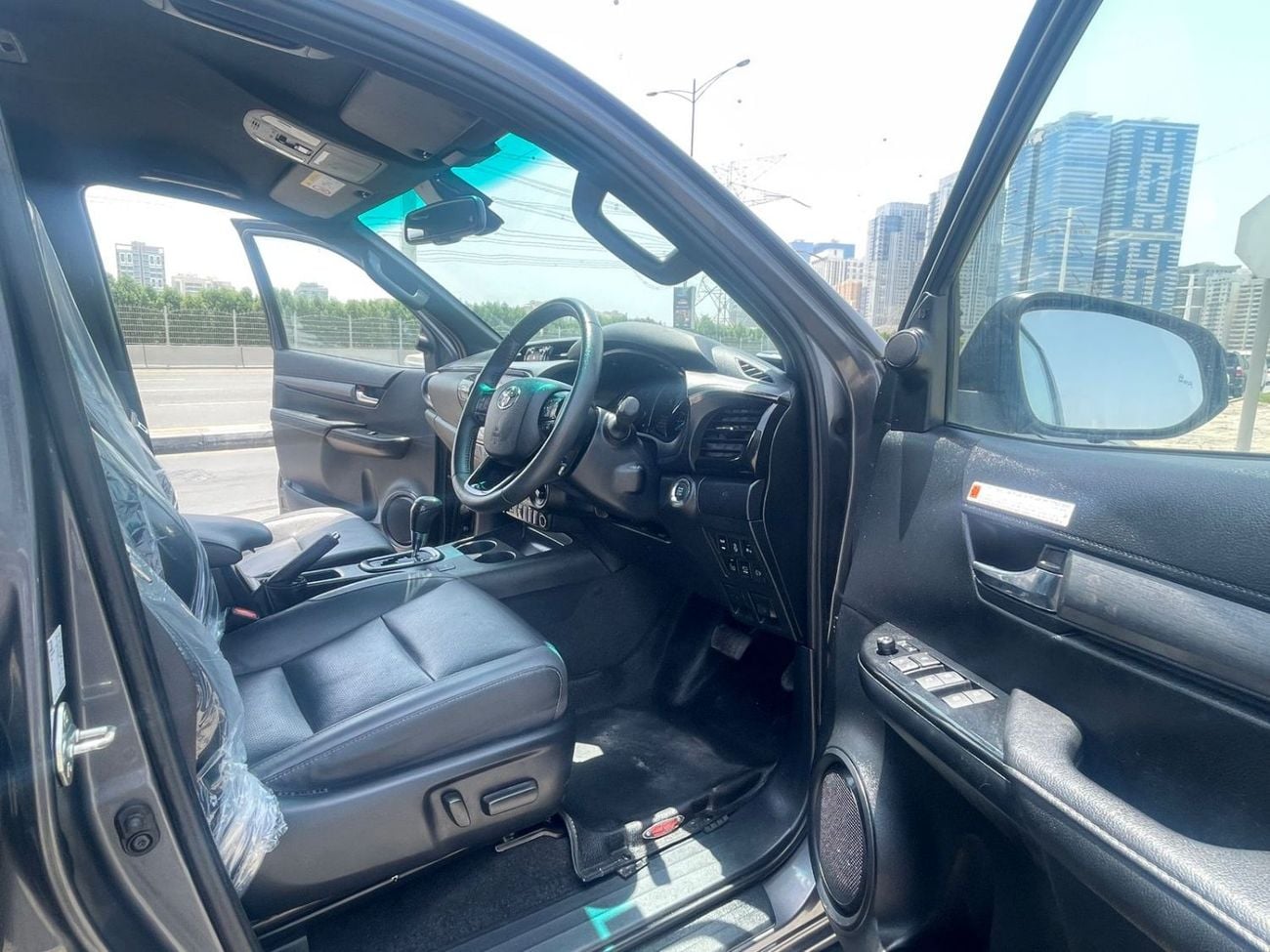 Toyota Hilux DIESEL HILUX ROGUE ,2.8L ,RIGHT HAND HAND DRIVE ,AUTO TRANSMISSION