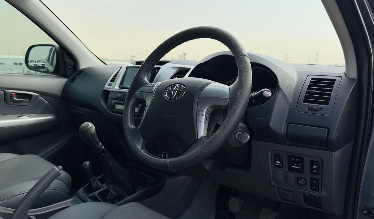 تويوتا هيلوكس 3.0L Diesel MT | OFF Road Tyres | ALLOY RIMS | ROLL BAR | GOOD CONDITION