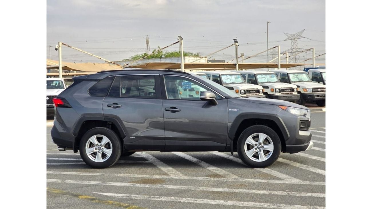 Toyota RAV4 *Offer* 2020 Toyota RAV4 XLE 4x4 AWD Hybrid Full option - UAE PASS 5% VAT Applicable for UAE Registr