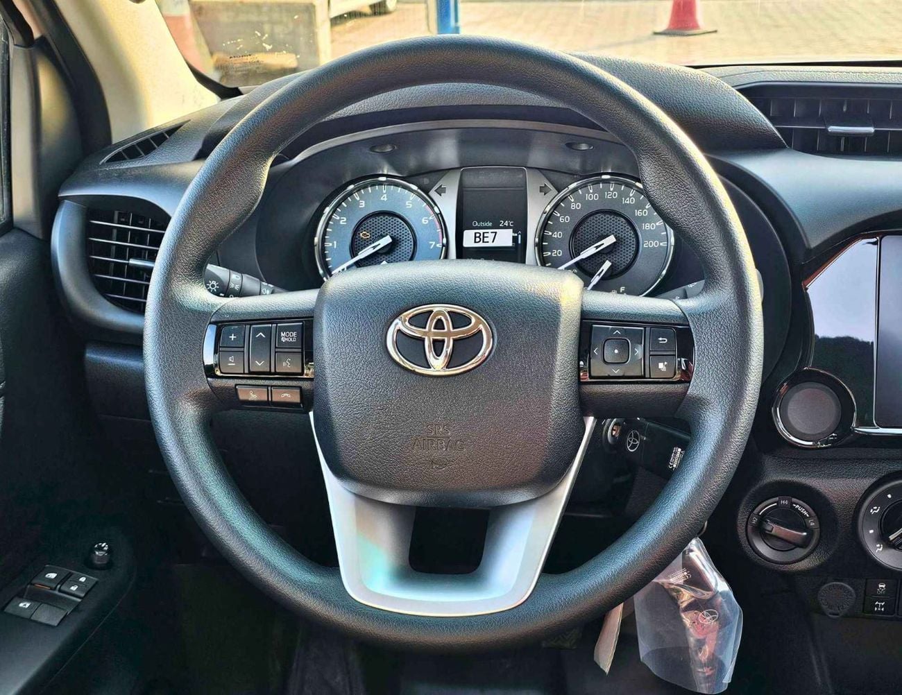 تويوتا هيلوكس GLSG SINGLE CABIN || 2.7L PETROL M/T 4WD / CHROME BUMPERS / DVD+CAMERA (CODE # GLS-G-SC)