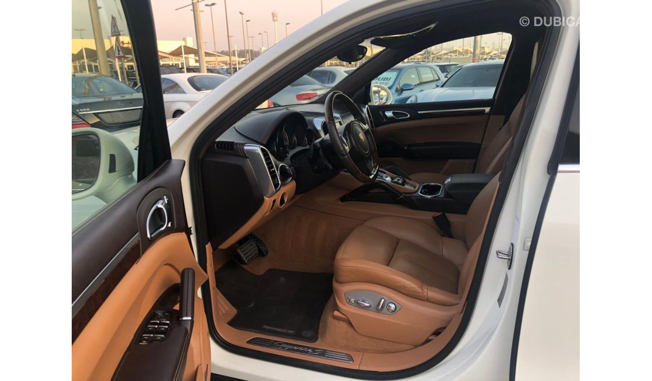 Porsche Cayenne S Porsche cayanne model 2011 GCC car prefect condition full option low mileage