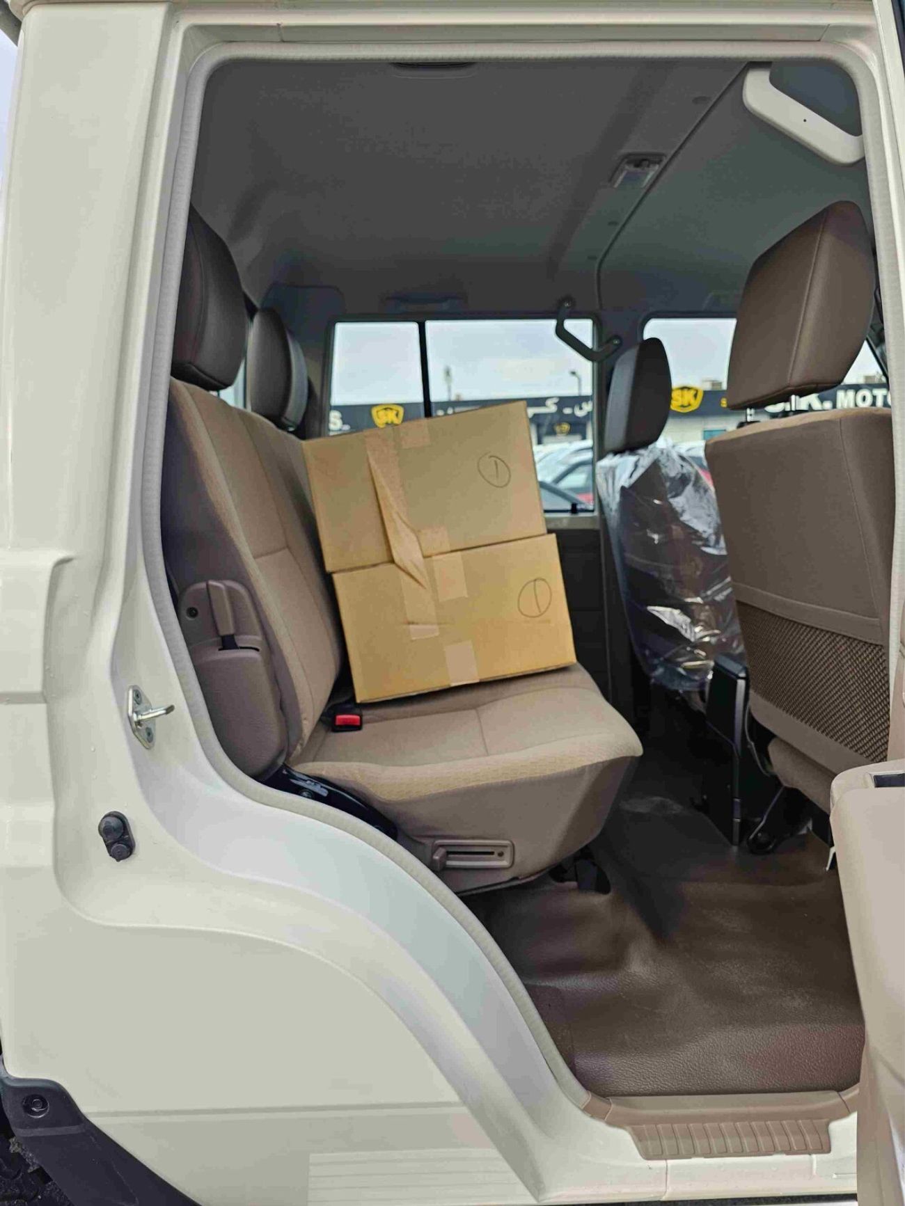 Toyota Land Cruiser Pick Up LC79 | DOUBLE CABIN | STD-E | DIESEL | A/T | 2.8L V4 | SNORKEL | 4WD (CODE # 79)