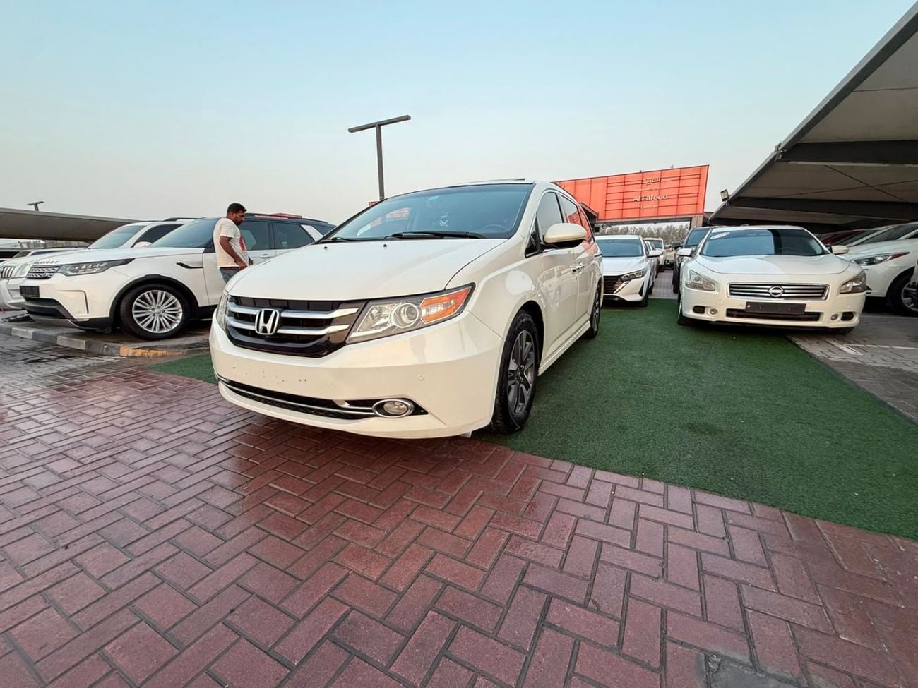 Honda Odyssey TOURING fully loaded in showroom condition