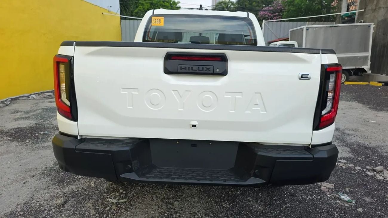 Toyota Hilux Hilux E 2.8L MT