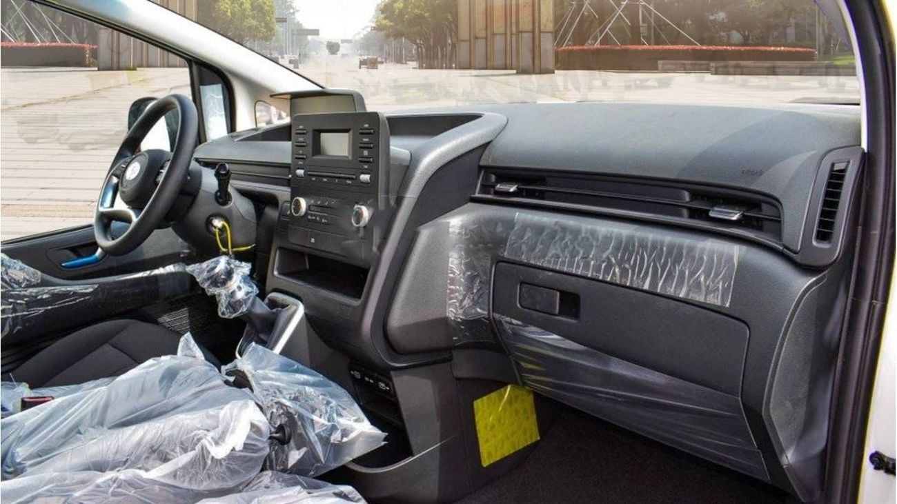 Hyundai Staria 2.2 L, DIESEL, M/T, 11 SEATER, 2023 MODEL, 17 ALLOY WHEELS