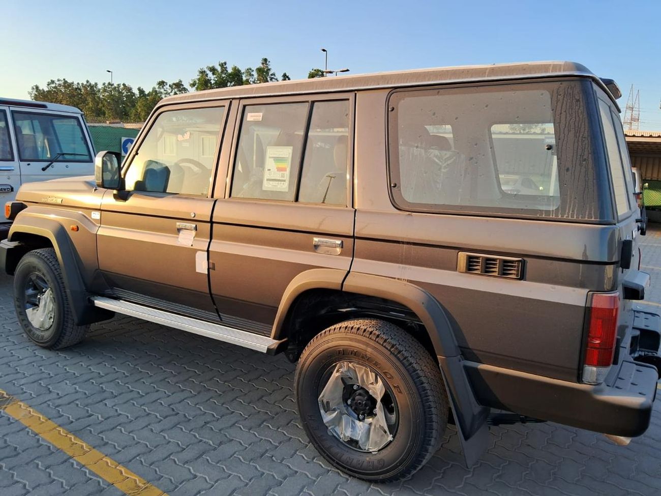 تويوتا لاند كروزر 70 LC76 HARDTOP 4.0L PETROL 5 DOORS M/T FULL OPTION 2025 MODEL