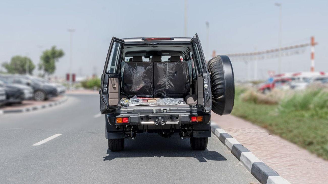 تويوتا لاند كروزر 70 2026 Toyota Land Cruiser LC76 4.0L AT Petrol (Grey-Brown) With Radar
