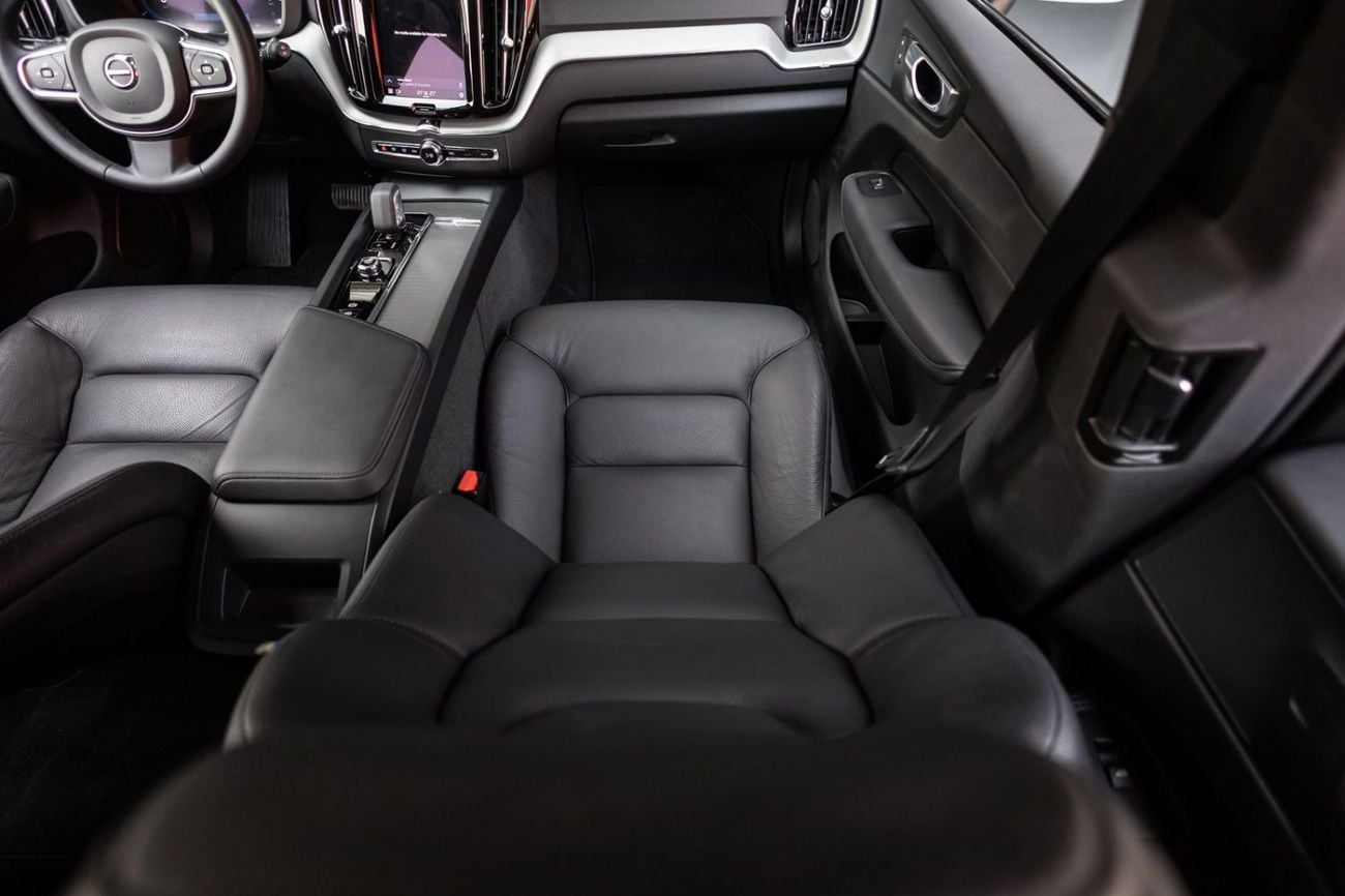 Volvo XC60 ULTIMATE BRIGHT 2024 Volvo XC60 B5 Core GCC | Agency Warranty