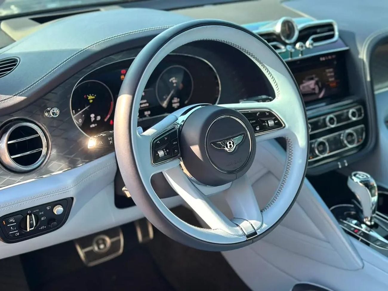 بنتلي بينتايجا 4.0L V8 EWB Azure Azure | GCC Specs | Dealership Warranty | Fully Loaded | Crypto Friendly