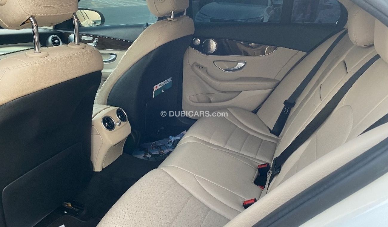 Mercedes-Benz C 300 2.0L V4