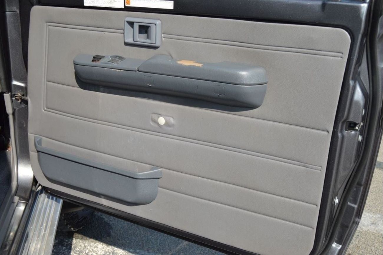 تويوتا لاند كروزر بيك آب Single cabin