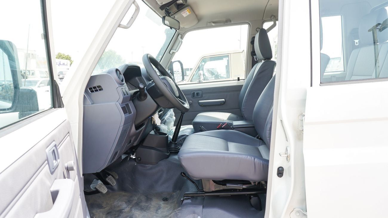 تويوتا لاند كروزر بيك آب 4.2L Diesel M/T
