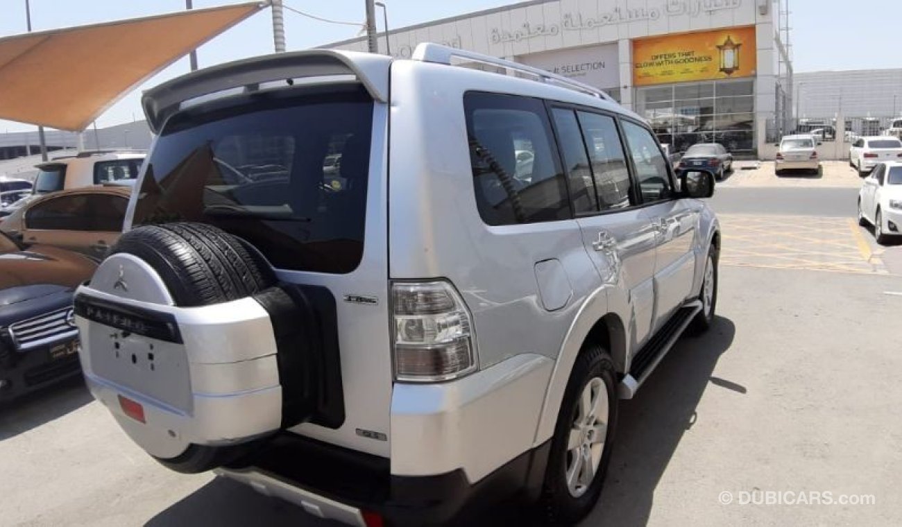 ميتسوبيشي باجيرو متسوبيشي باجيرو خليجي 3.8بحاله الوكاله لاتحتاج لا مصاريف بحاله بدون حوادث رقم واحد فتحه جلد حساسات ف