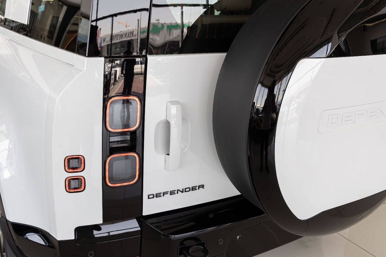 لاند روفر ديفندر Land Rover Defender | 110 X-Dynamic HSE (P400) | GCC Specs | 2026 (Export)