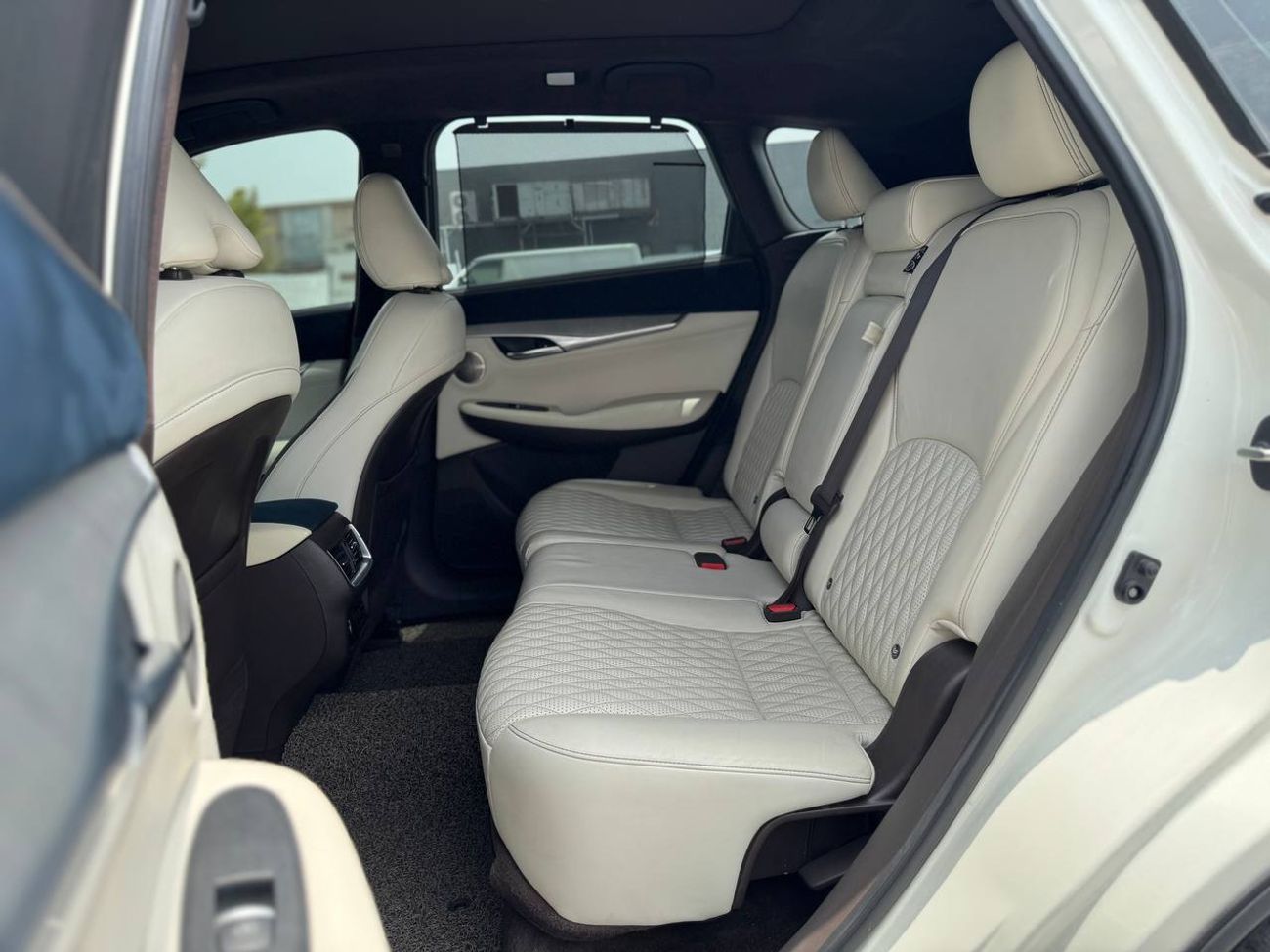 إنفينيتي QX50 2.0T Luxe (AWD)