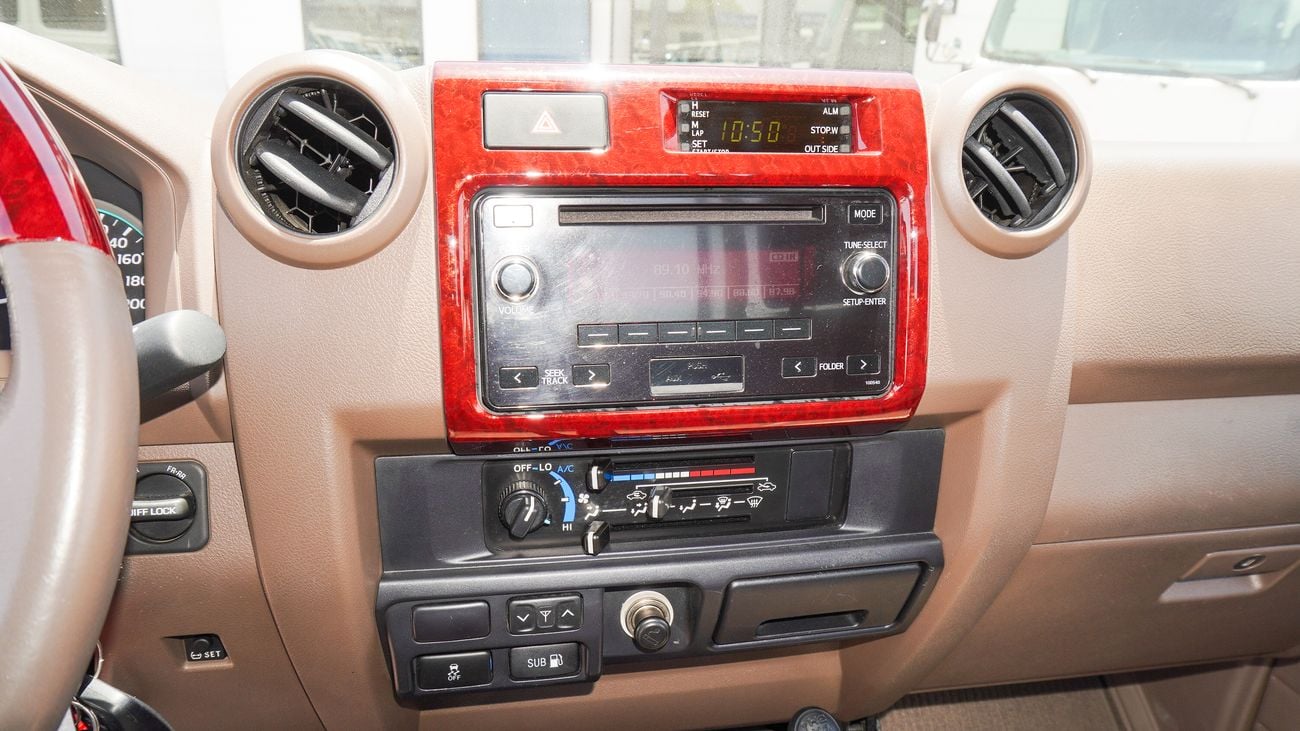 Toyota Land Cruiser Pick Up LX 4.0L V6 SINGLE CABIN M/T