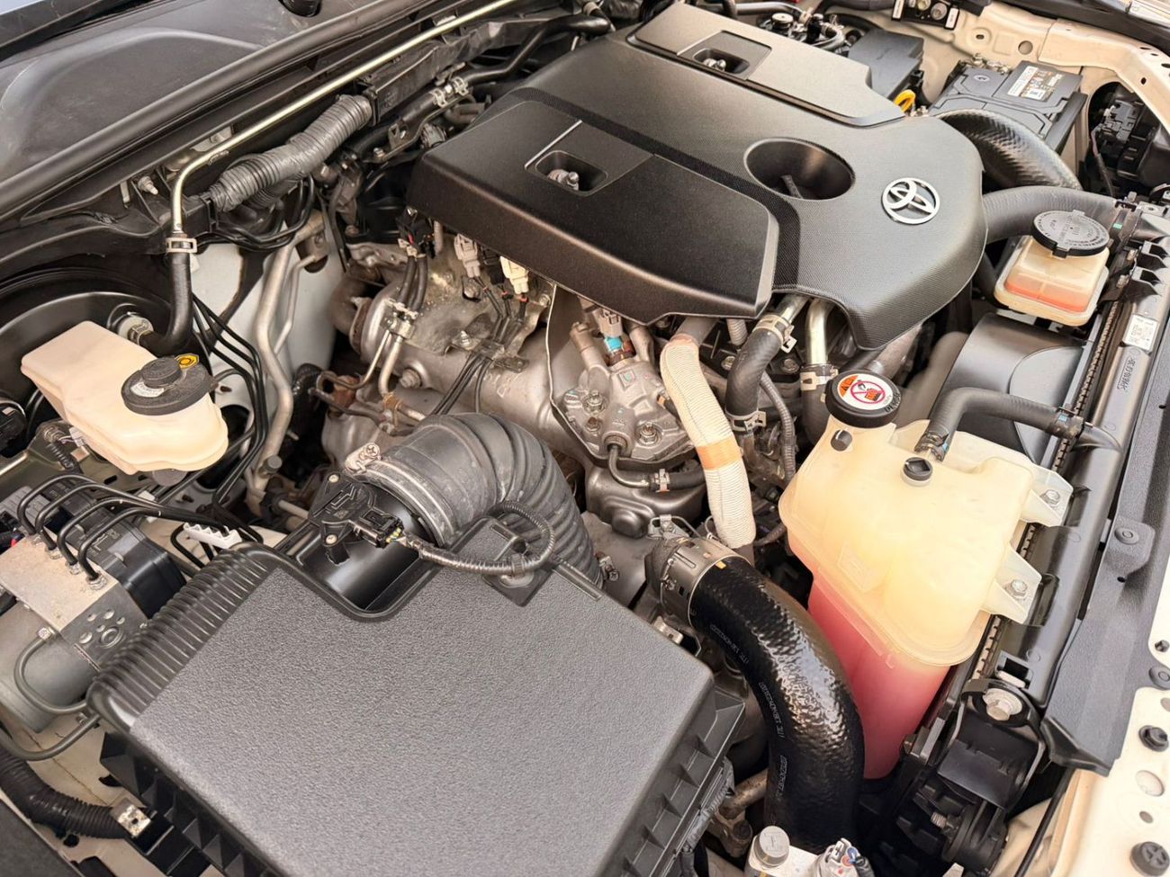 Toyota Hilux Toyota Hilux 2024 Model Engine 2.8 Diesel colour white Transmission Automatic Interior.Black 4x4 4DO