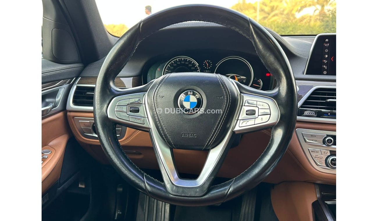 BMW 730Li Executive BMW 730 LI 2018 GCC OPGINAL PAINT // 2keys // ACCIDENT FREE // PERFECT CONDITION