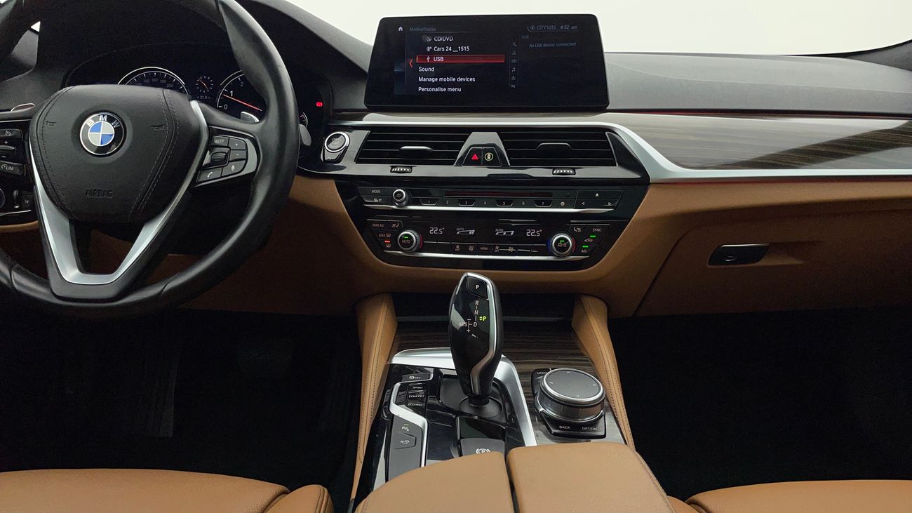 بي أم دبليو 530i LUXURY LINE 2 | بدون دفعة مقدمة | اختبار قيادة مجاني للمنزل