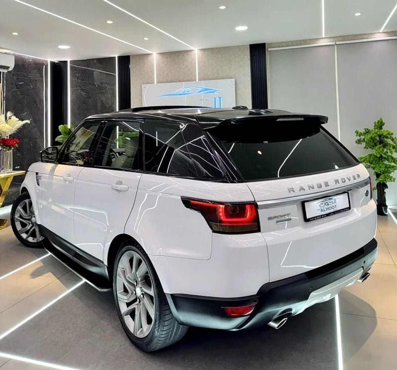 Land Rover Range Rover Sport Supercharged 5.0L SUPERCHARGED V8 || GCC SPECS || FULL OPTIONS || FREE ACCIDENTS