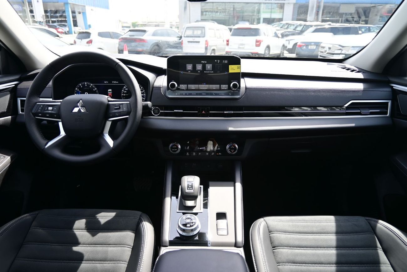 Mitsubishi Outlander Mitsubishi Outlander Hi-Line Plus 2.5L Petrol 4WD, Model 2025, Color White