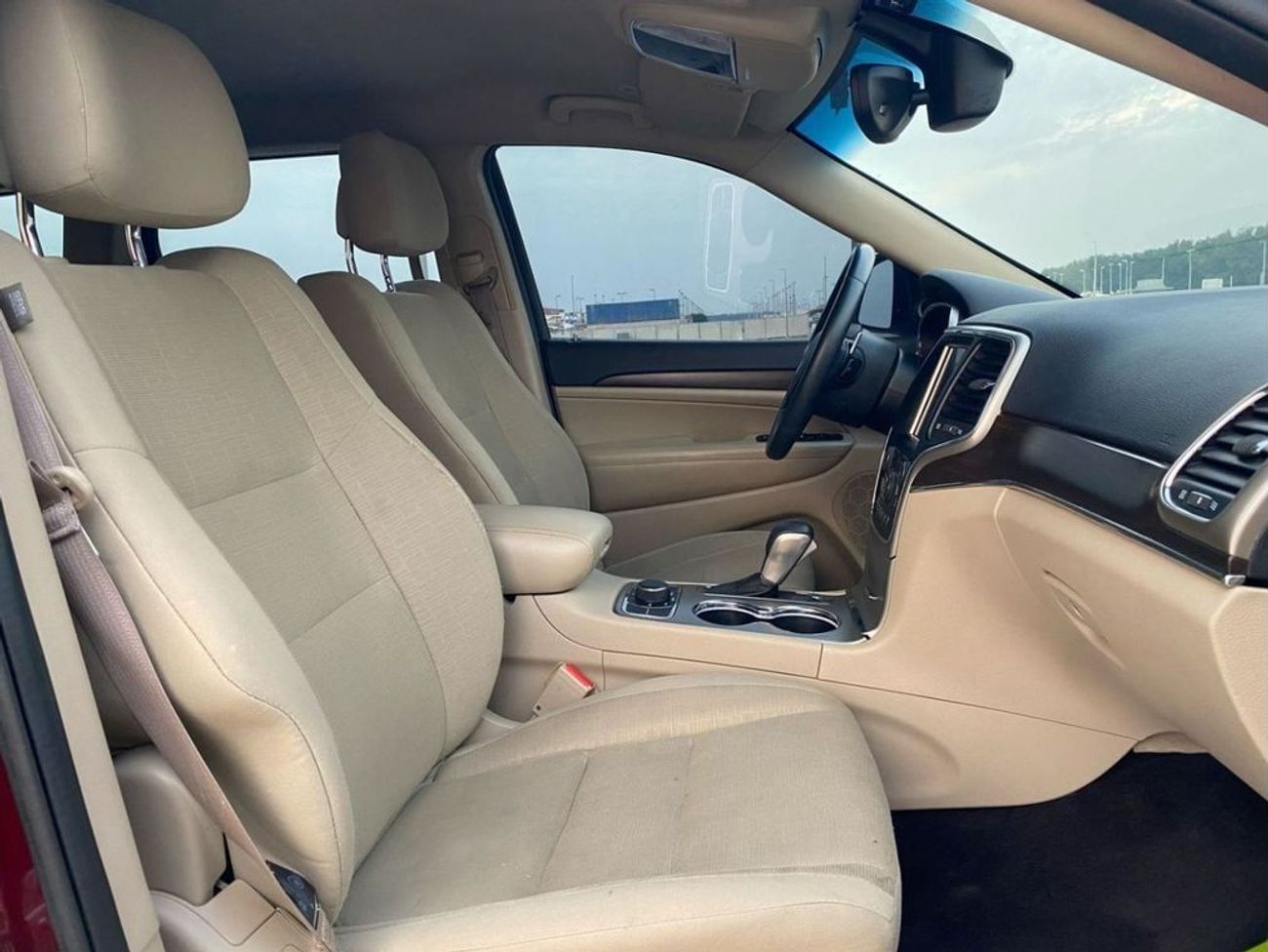 جيب جراند شيروكي Laredo 3.6L