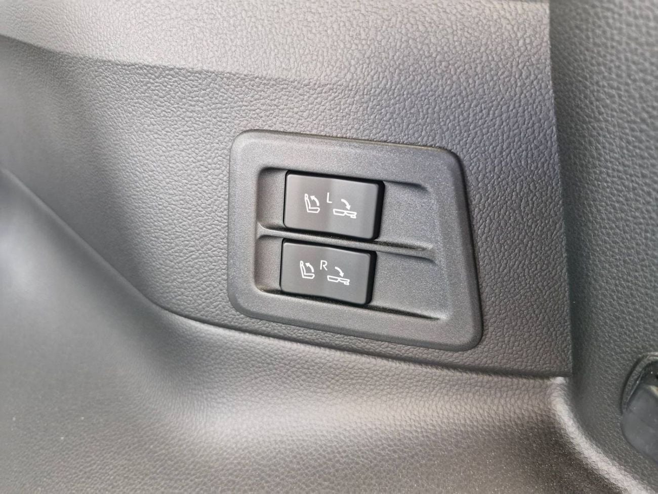 تويوتا لاند كروزر Toyota LC300 VX 4.0 2026 Full option