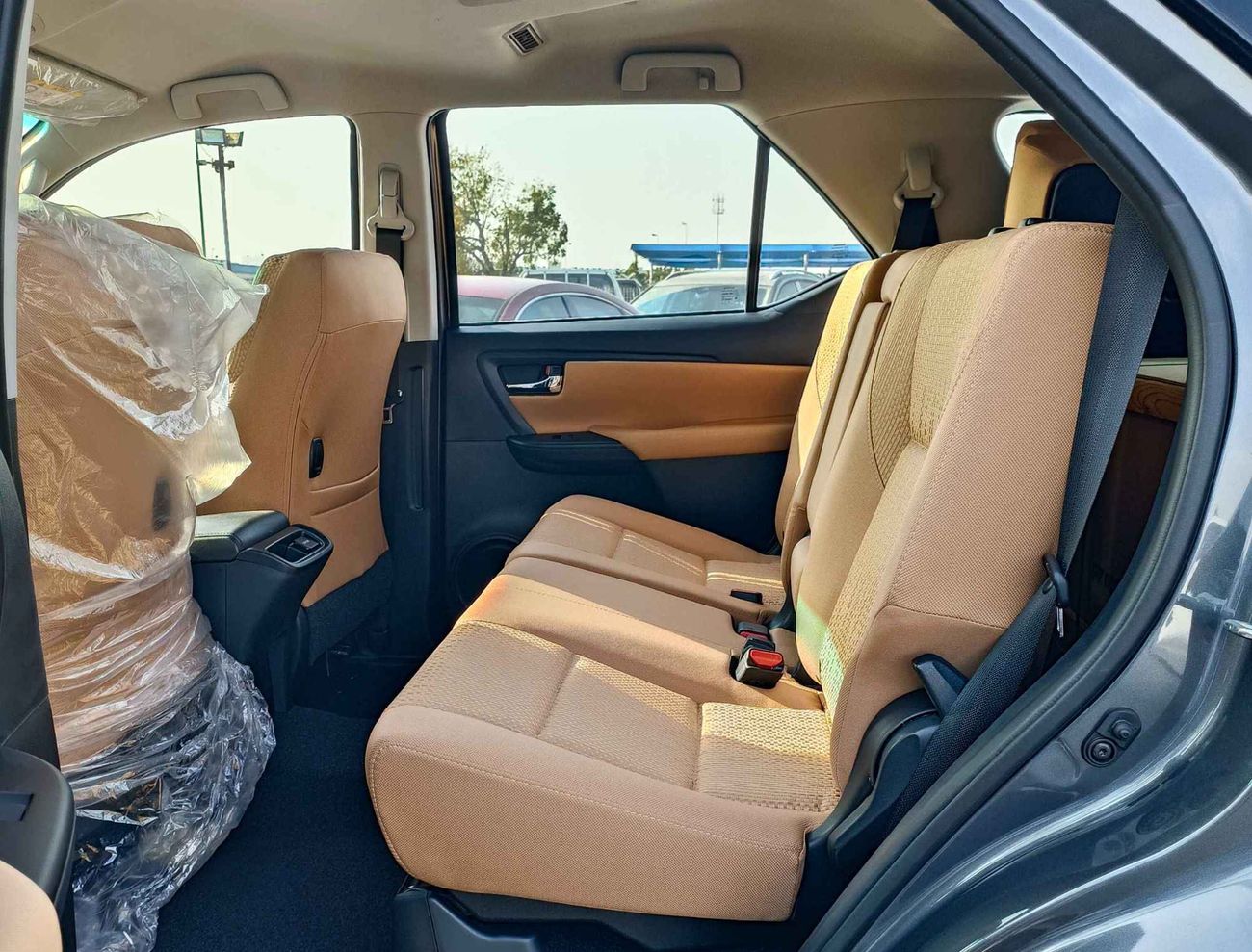 Toyota Fortuner 2.7L V4 PETROL /  DVD+CAMERA / MANUAL A/C / 4WD (CODE # FP27F)