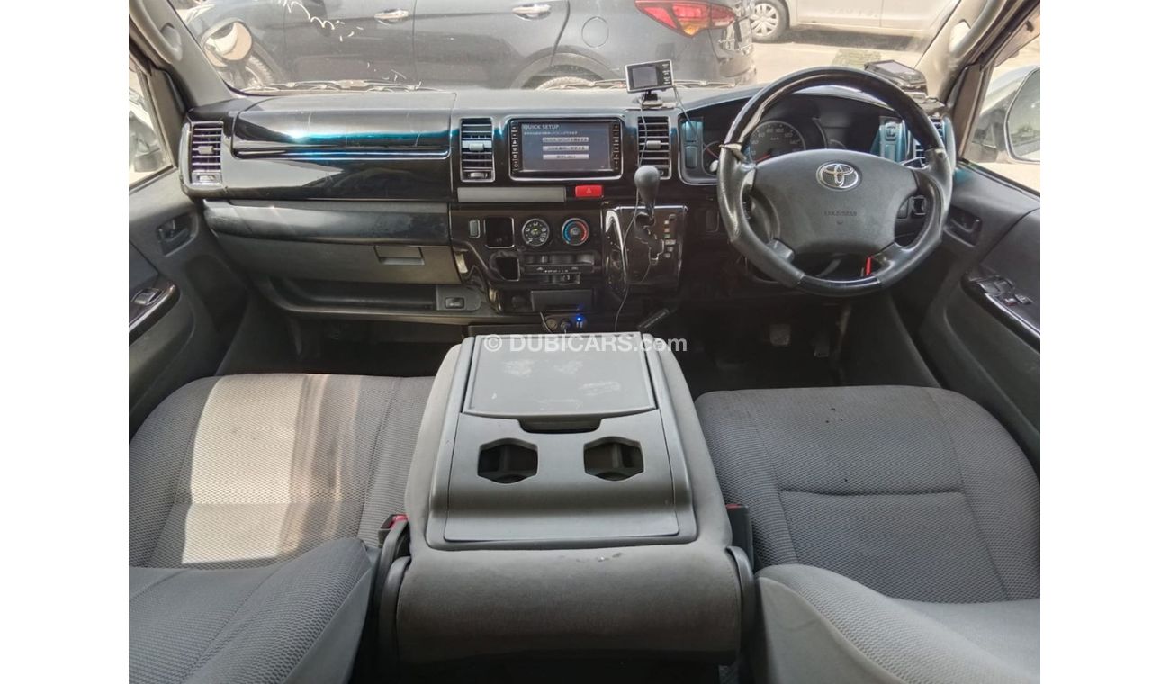 Toyota Hiace TOYOTA HIAVE VAN RIGHT HAND DRIVE (PM1304)