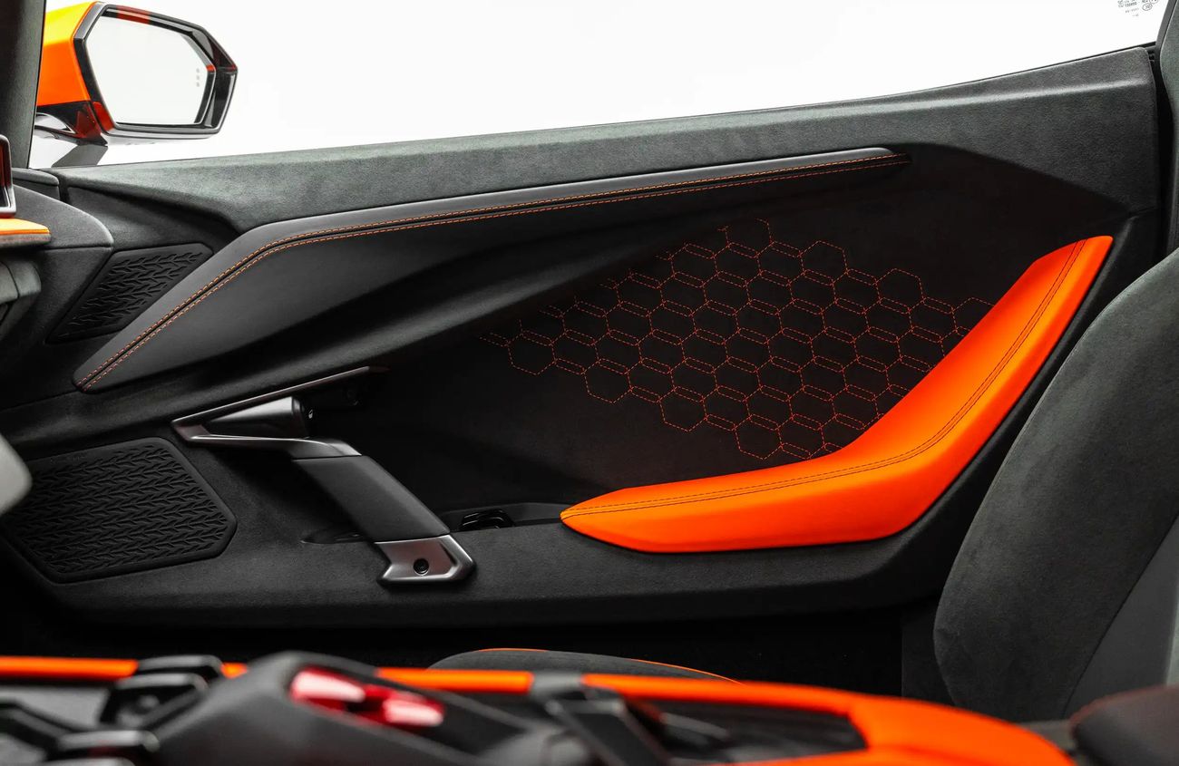 لامبورغيني ريفويلتو 6.5L V-12 Naturally Aspirated Engine + eMotor