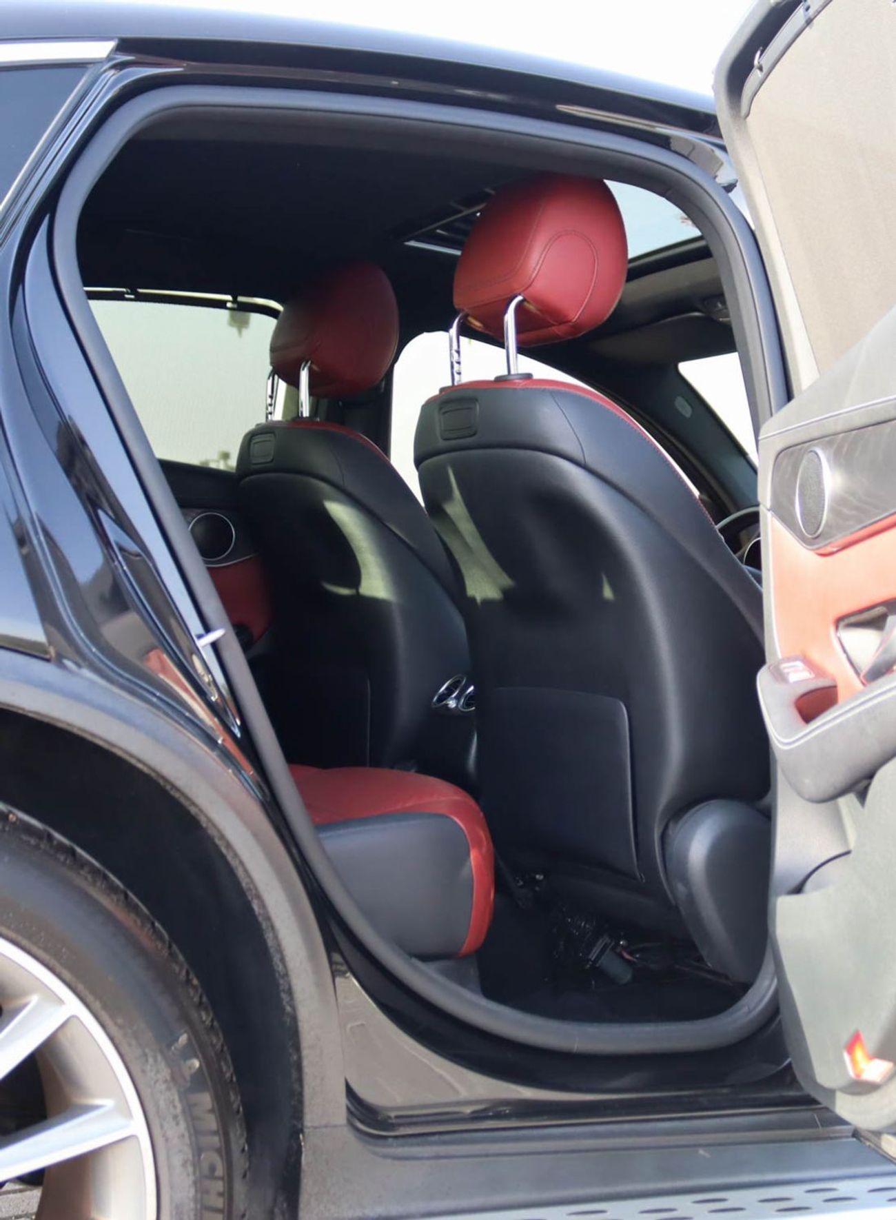 مرسيدس بنز GLC 250 Mercedes GLC 250/4MATIC 2018, GCC original paint accident-free, in excellent condition 2300