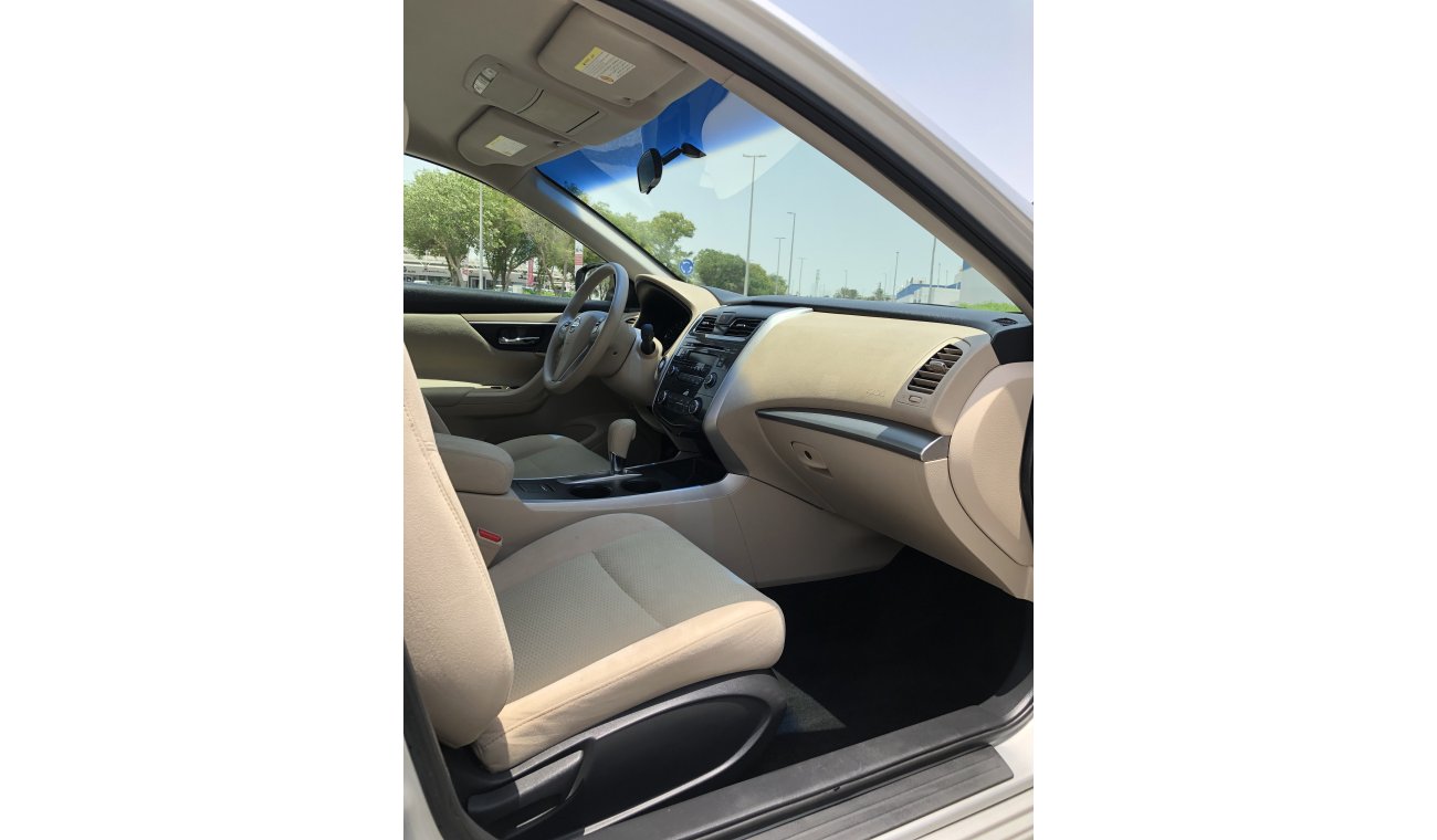 Nissan Altima LOW MILEAGE NISSAN ALTIMA S 2015 ONLY 622X60 UNLIMITED KM WARRANTY...