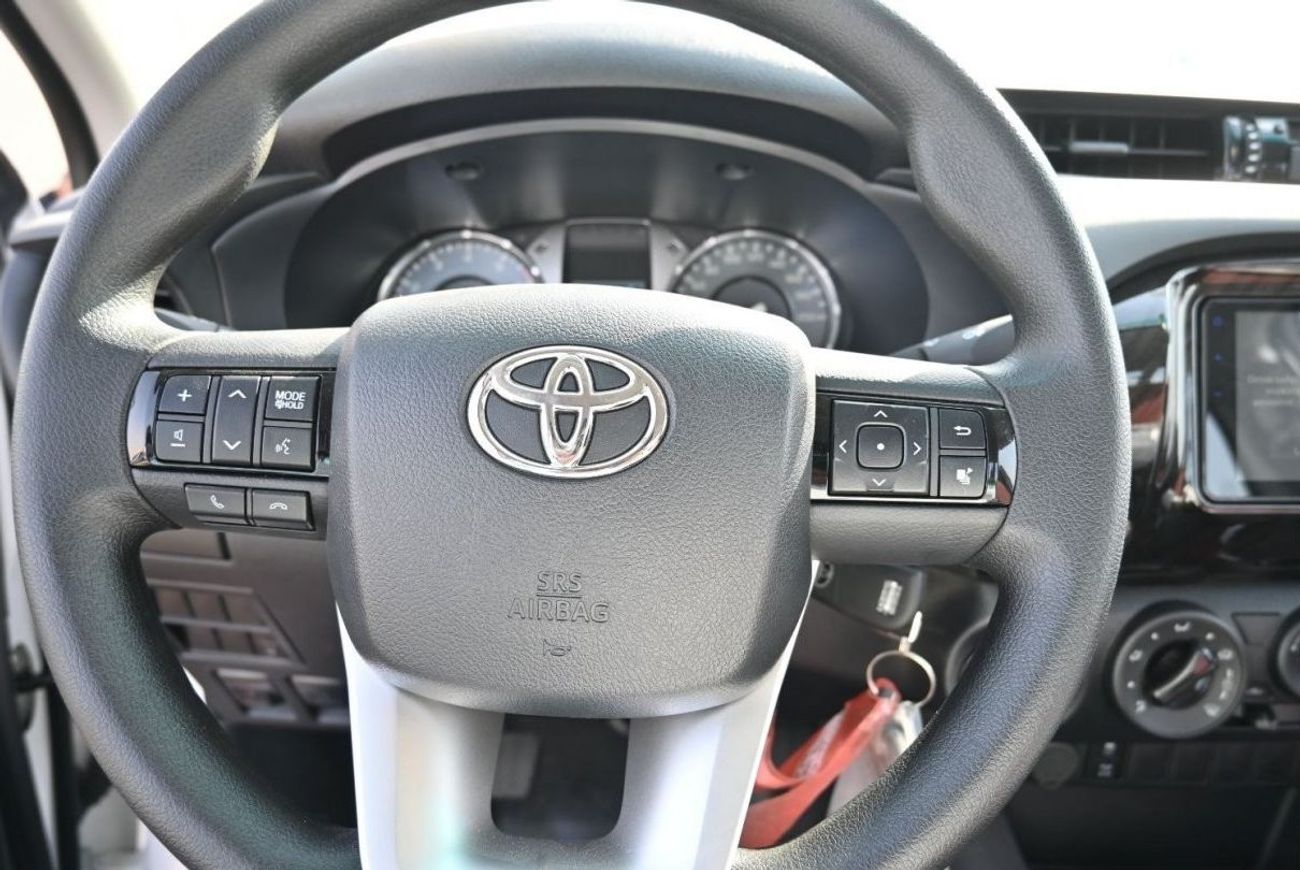 تويوتا هيلوكس تويوتا هيلوكس GLX 2.7L بنزين ، بيك أب ، دفع رباعي ، بابين ، ناقل حركة يدوي ، كابينة واحدة ، مفتاح تش