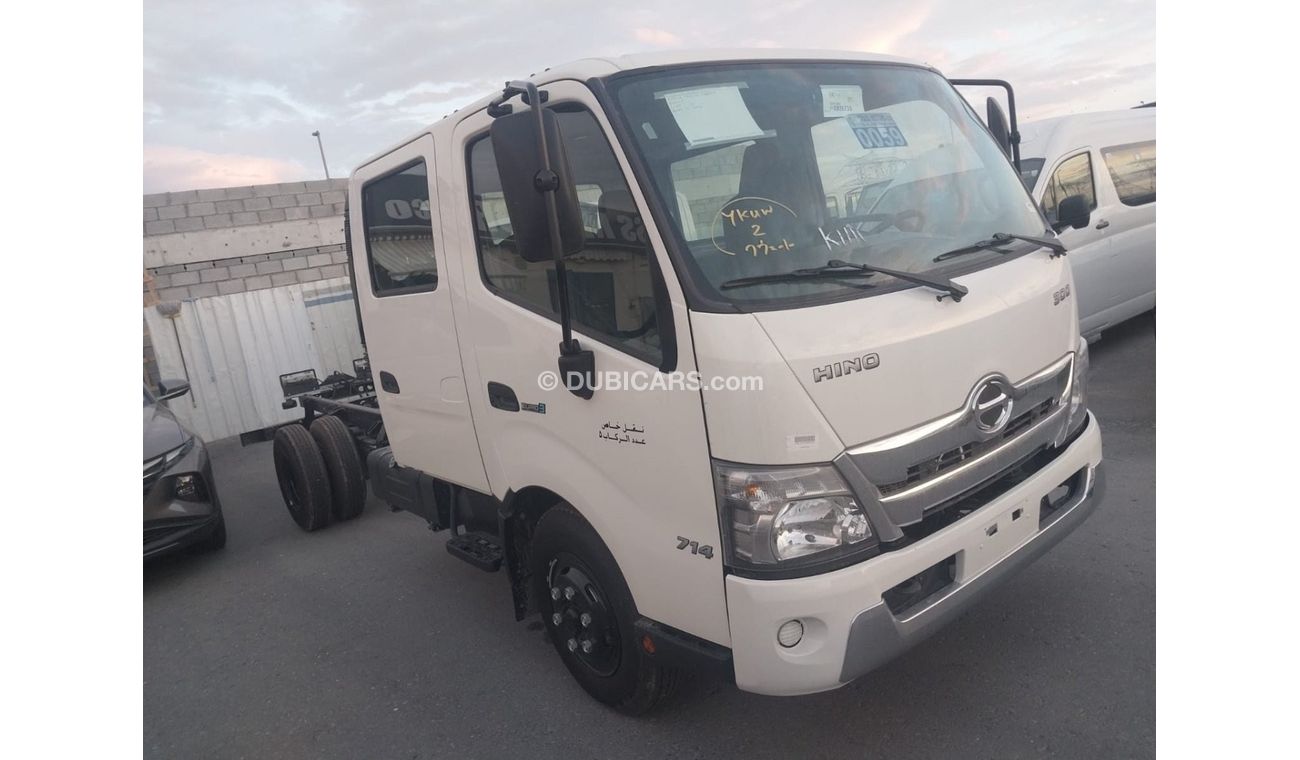 Hino 300 Hino 300 714 2.4 L , diesel , double cabin