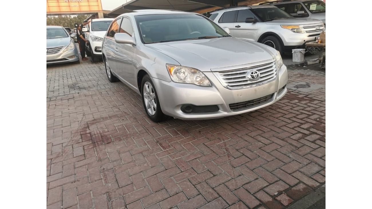 تويوتا افالون حالة ممتازة جدا من الداخل و الخارج