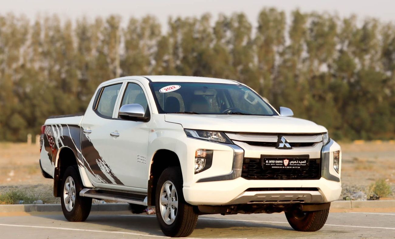 Mitsubishi L200 GL 2.5L Double Cab Utility 4WD Mitsubishi L200 2.4 L 4WD 2022 GCC accident-free in excellent conditi