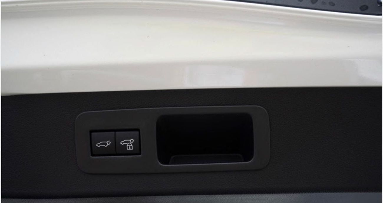 لكزس LX 700h VIP