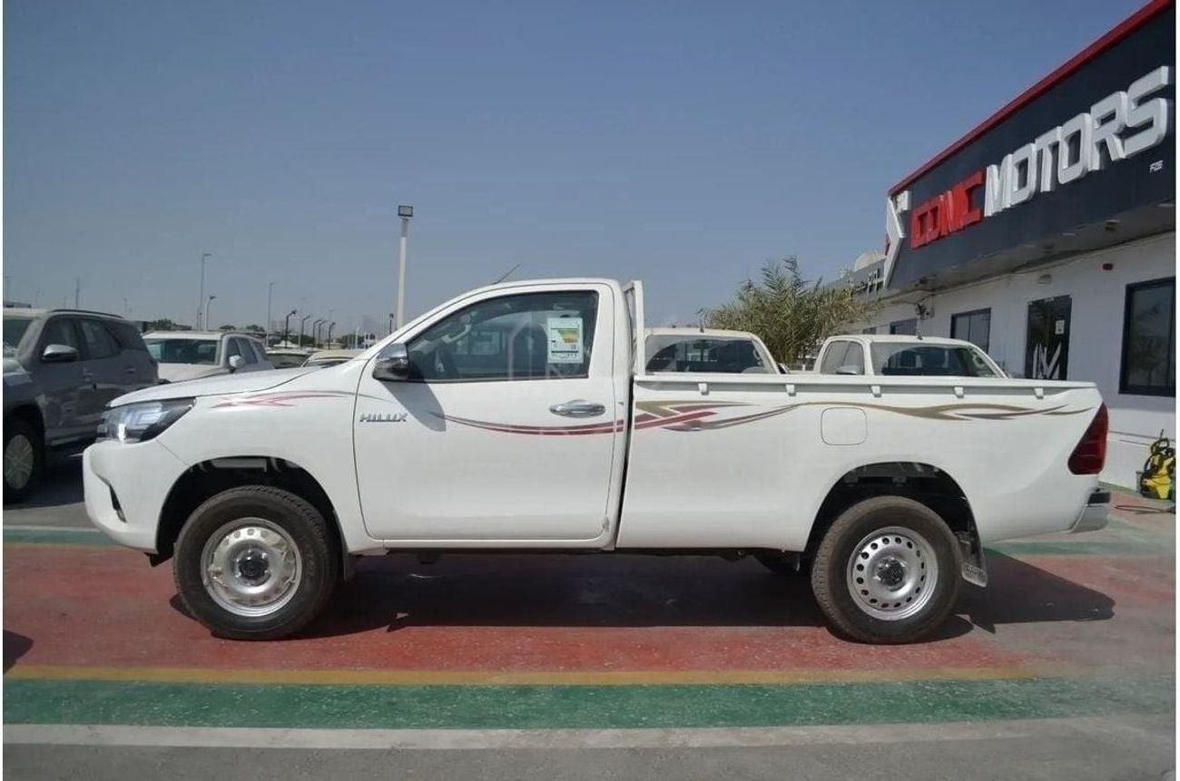 تويوتا هيلوكس 2.7L PETROL MANUAL 4X4