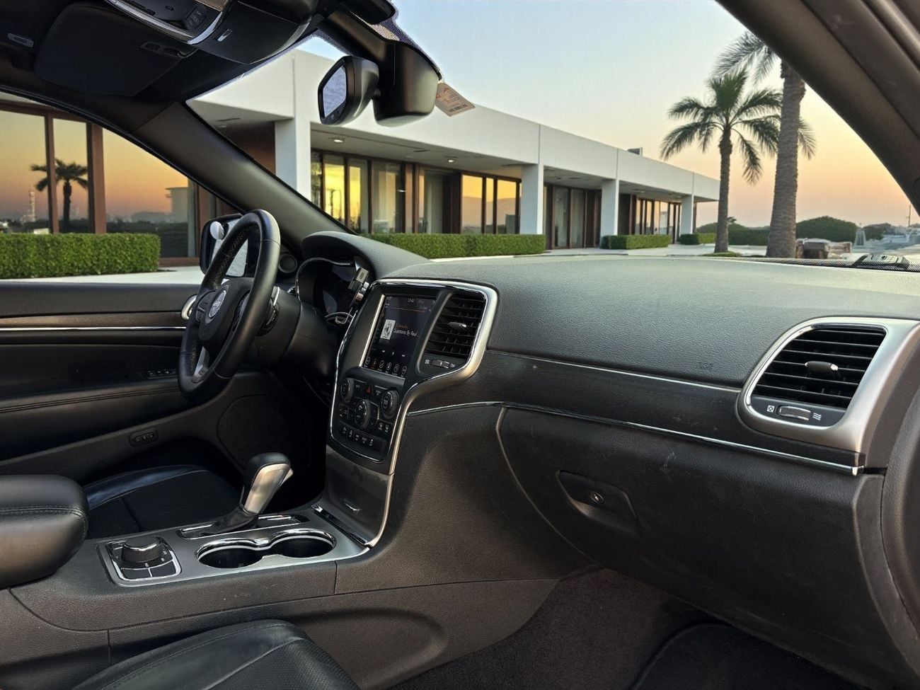 Jeep Grand Cherokee JEEP GRAND CHEROKEE LIMITED 3.6L V6 A/T | 2018 | GCC SPECS | AED 1,320 per month