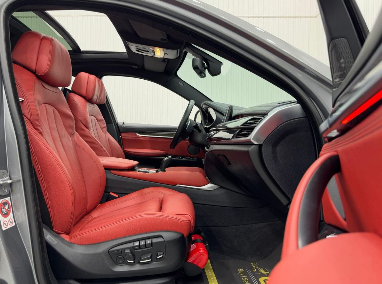 بي أم دبليو X6 50i M Sport 4.4L 2018 BMW X6 xDrive50i M-Kit, Warranty, Full BMW Service History, Low Kms, GCC