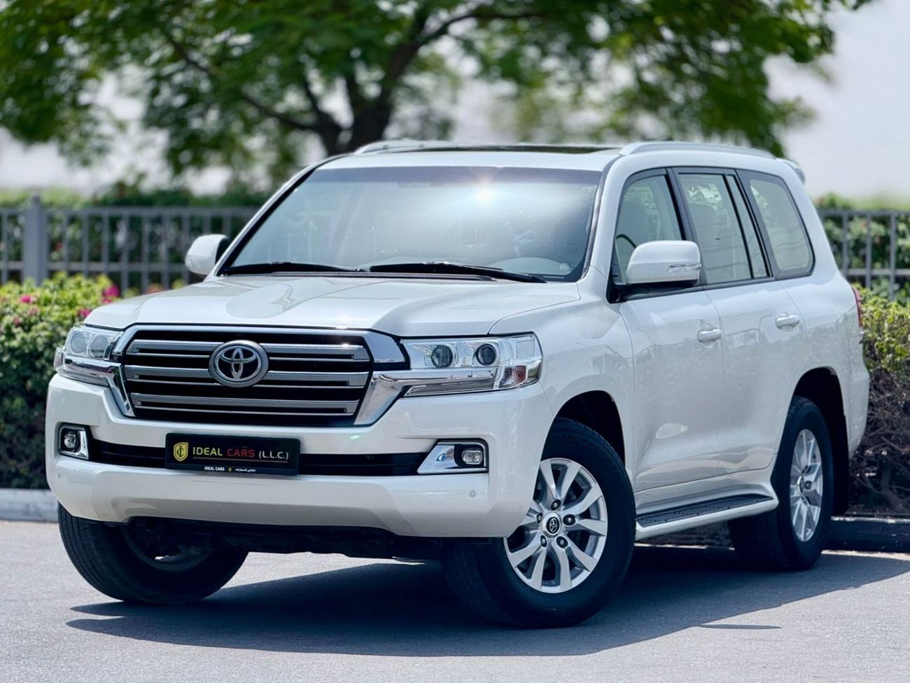 Toyota Land Cruiser EXR 4.0L 4WD LAND CRUISER EX.R V6 | GCC SPECS | YEAR: 2017 | KMS: 218,000 | FULL-SERVICE HISTORY